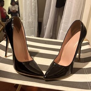 Black patent leather heel. Size 8.